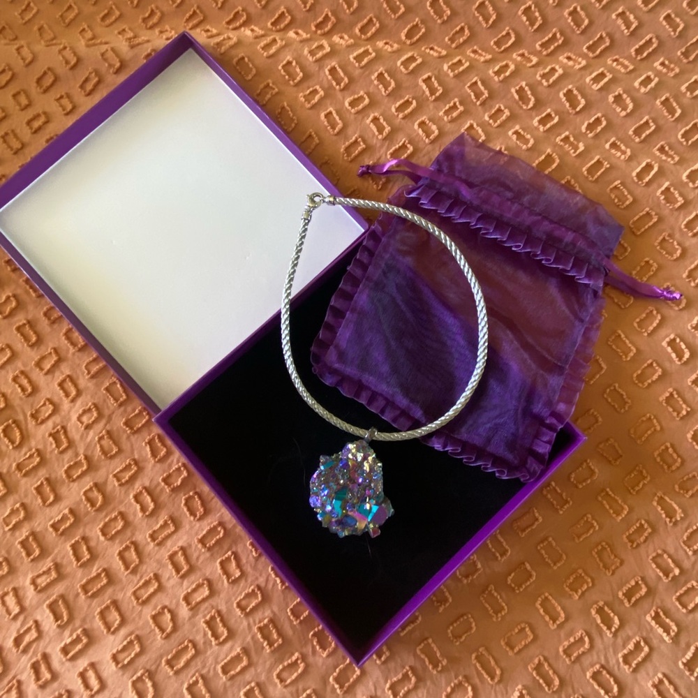 Dazzling Silver Necklace with Iridescent Pendant